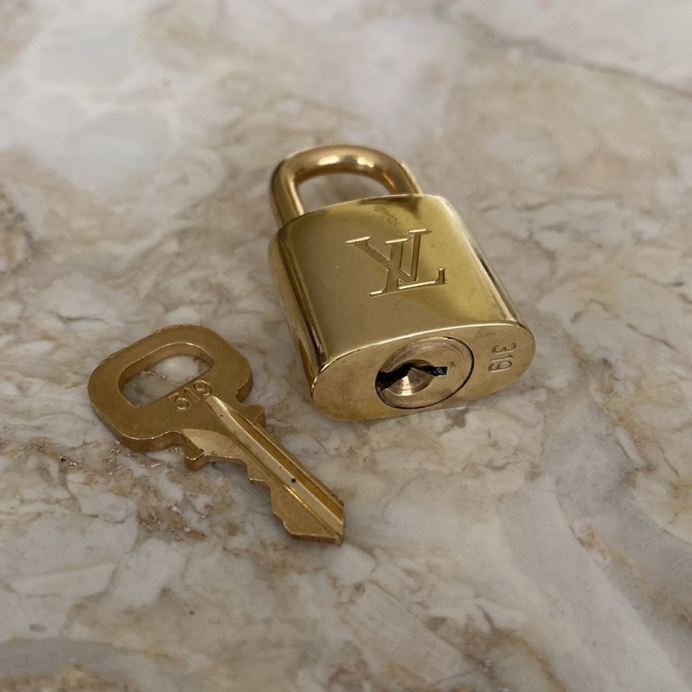 AUTHENTIC Louis Vuitton Padlock & Key #319 - Picture 4 of 6